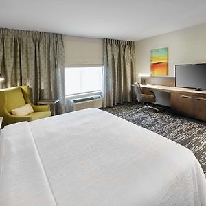King Room Bath Tub Mobility Hearing Access or Non-Smoking